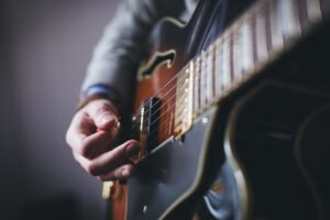 beste manier om gitaar te leren spelen